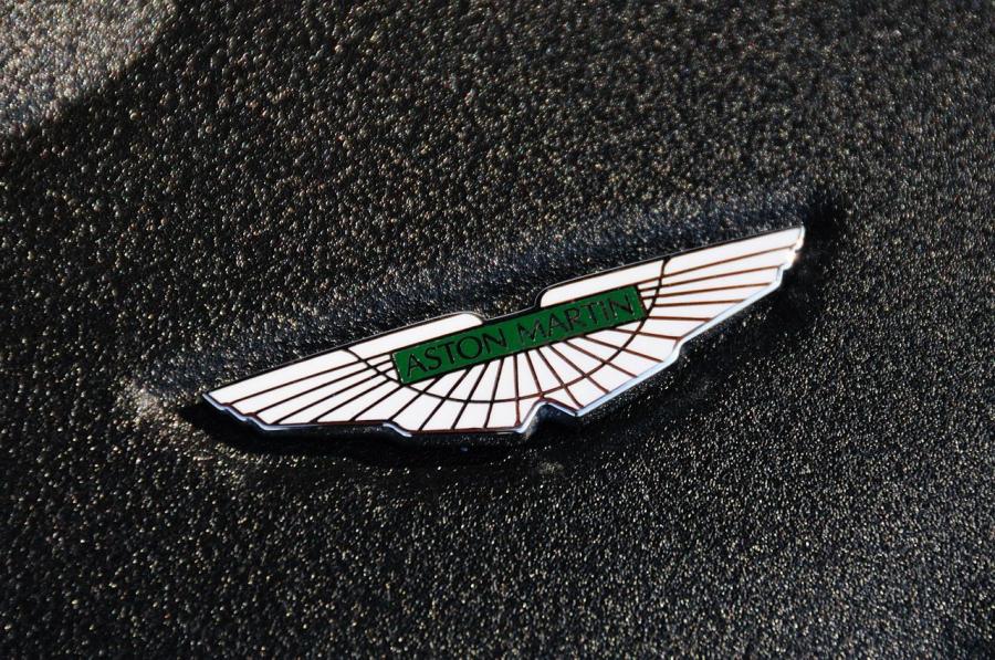 Логотип Aston Martin Virage 2011 года  (UK) (фото 25 из 46)